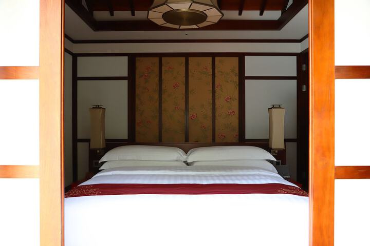Room 14 of 68