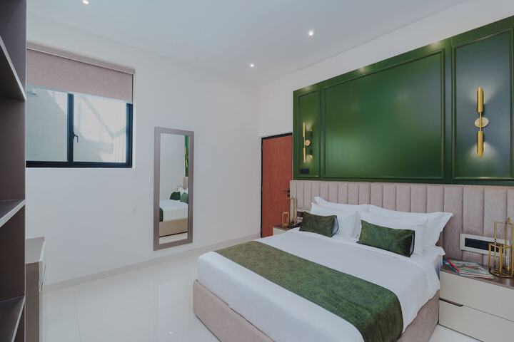 Room 6 of 32