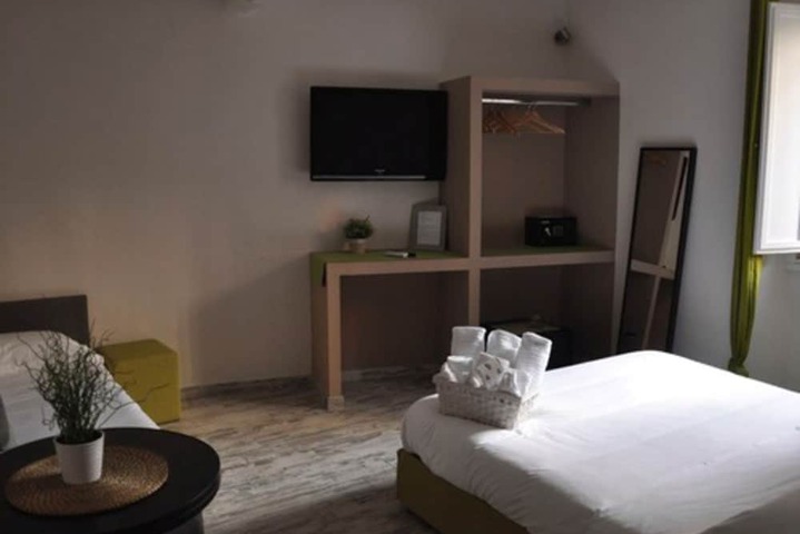 Room 4 of 50
