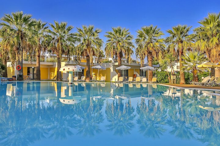 Pool Hotel