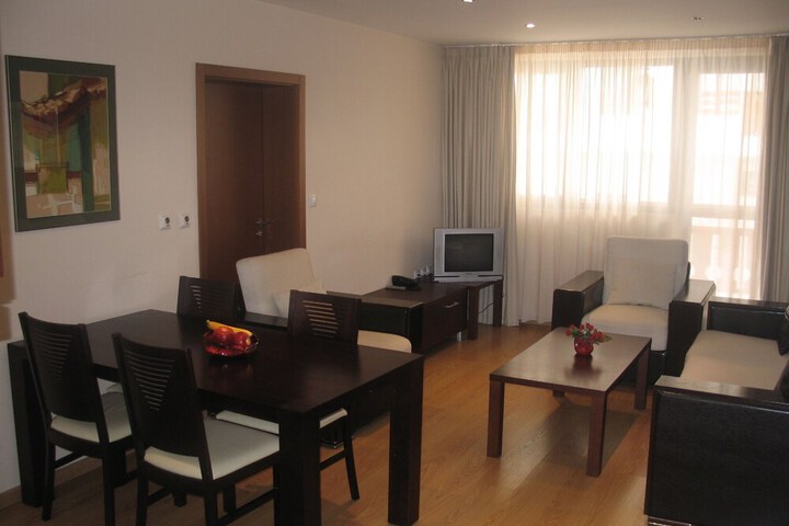 Room 4 of 32