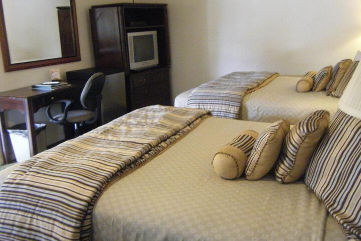 1 King Bed (9 of 17)