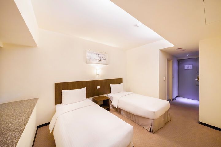 Room 12 of 36