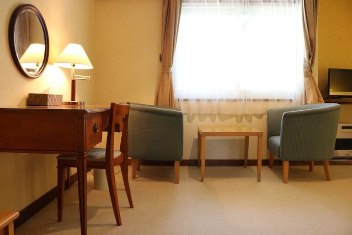 Room 3 of 61
