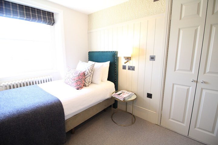 Room 3 of 79