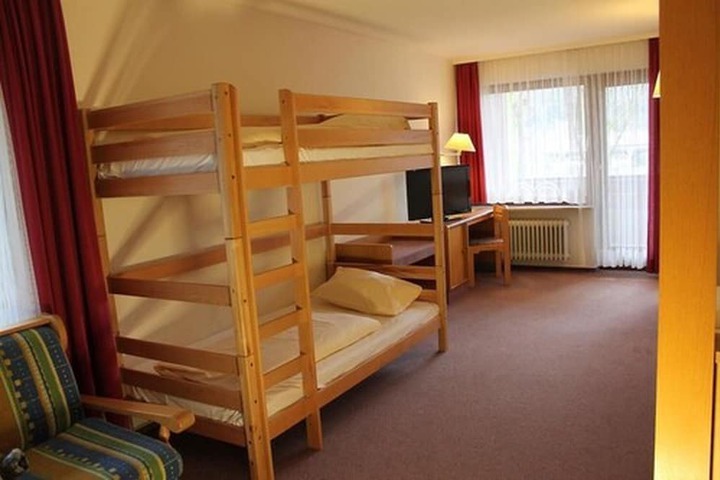Room 4 of 31