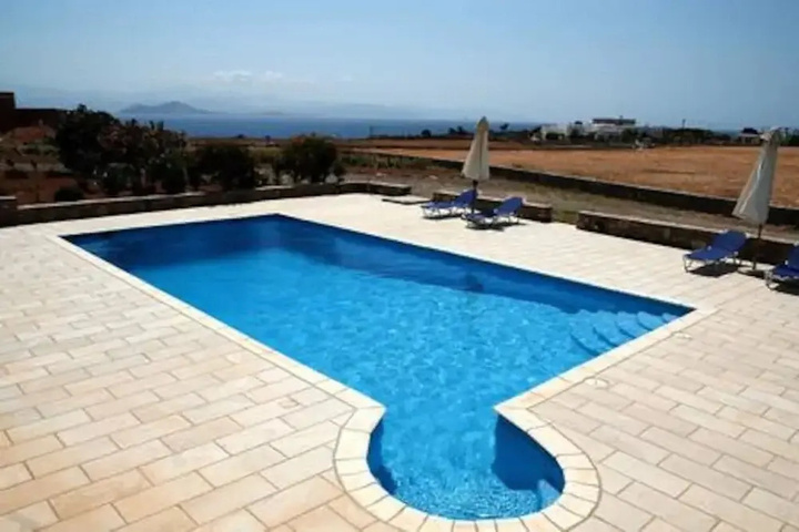 Pool 10 of 15