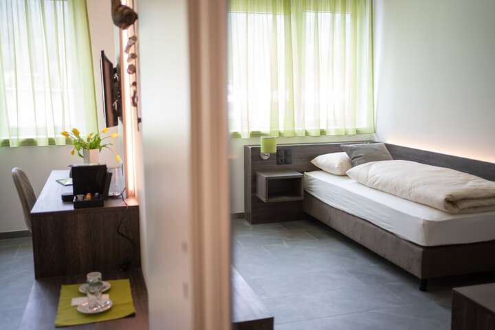 Room 26 of 90