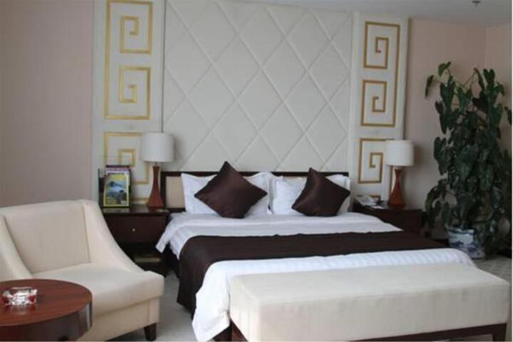 Room 12 of 17