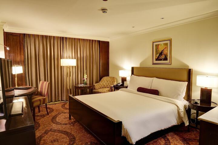 Room 17 of 80