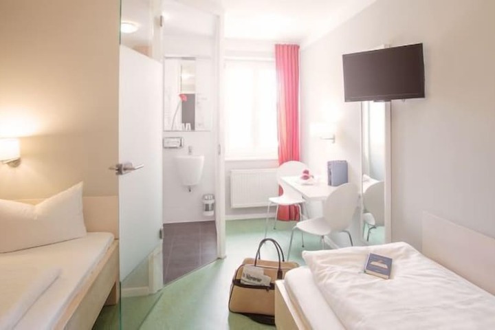 Room 12 of 50