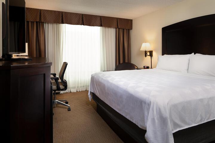 1 King Bed (16 of 19)