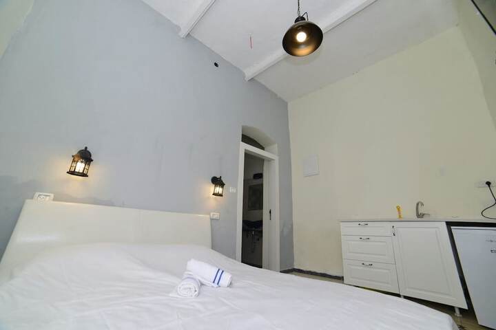 Room 15 of 28