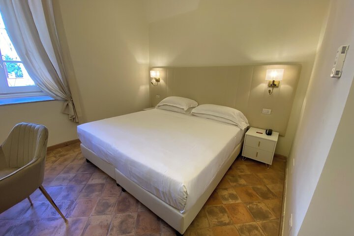 Room 47 of 180
