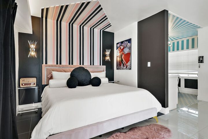 Room 18 of 151