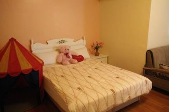 Room 6 of 11