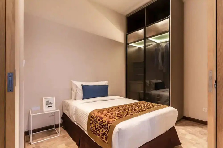 Room 3 of 27