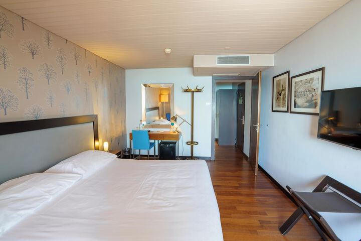 Room 3 of 67