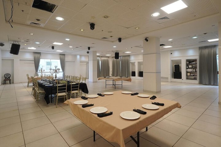 Ballroom/Hall 93 of 123