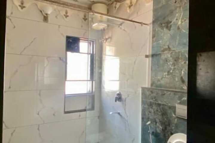 Room 8 of 20
