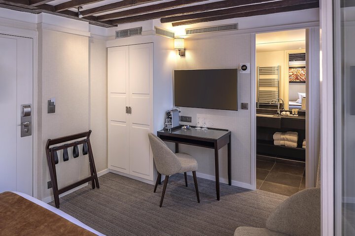Room 61 of 83