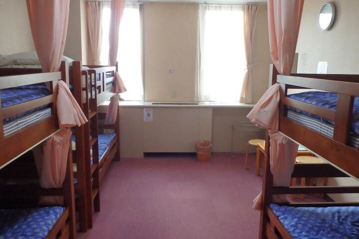 Room 4 of 25