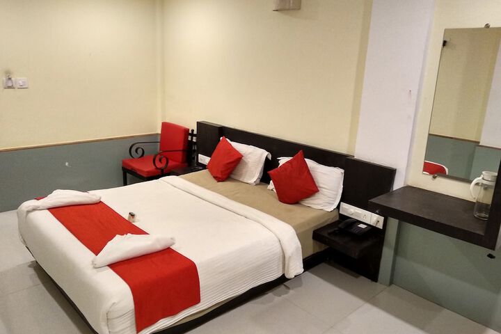 Room 4 of 8