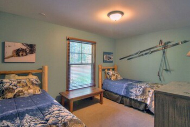 Room 9 of 24
