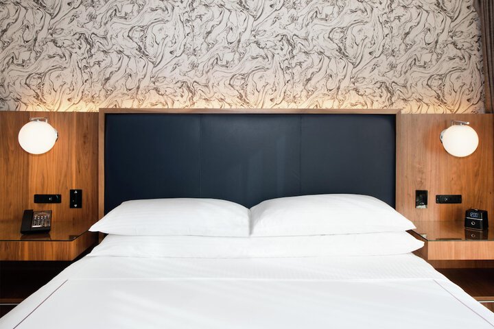Room 18 of 80