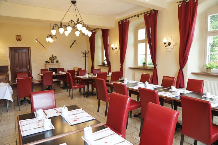 Dining 46 of 60