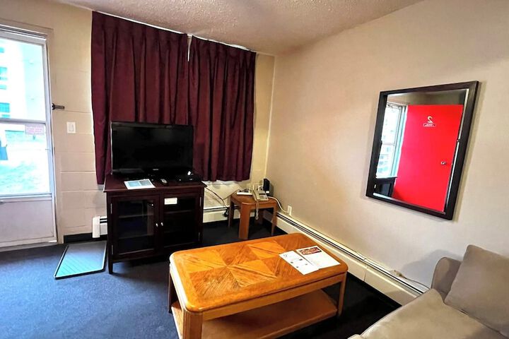 Room 14 of 18