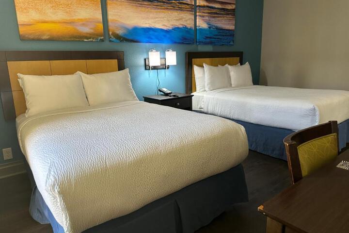 2 Double Beds (7 of 9)