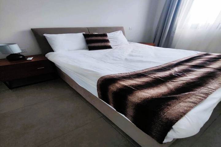 Room 30 of 196