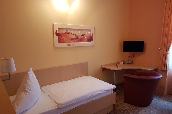 Room 9 of 23
