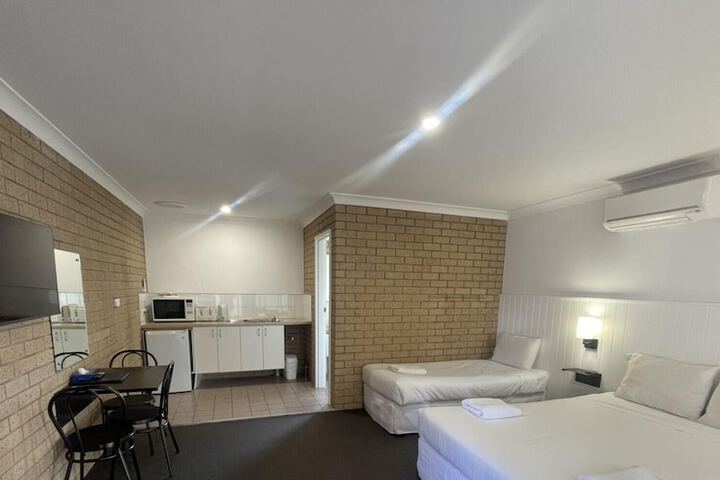 Room 10 of 31