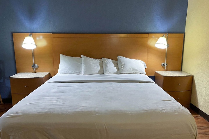 Room 11 of 44
