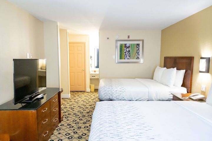 2 Queen Beds (9 of 23)