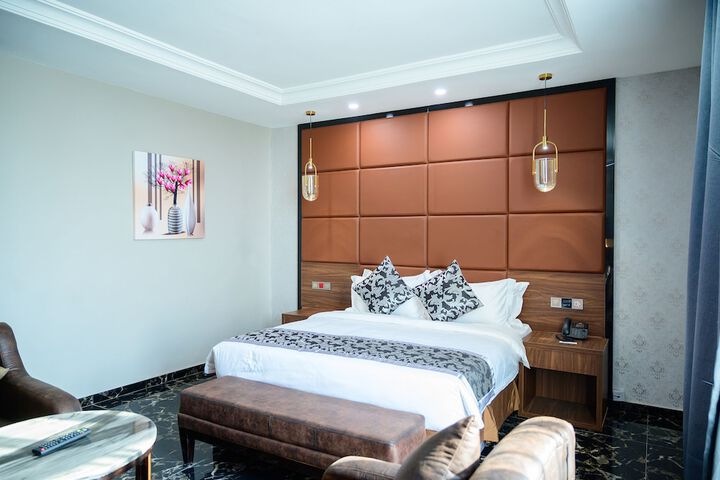 Room 35 of 166
