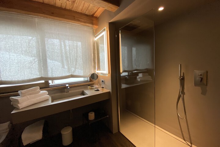 Room 47 of 98