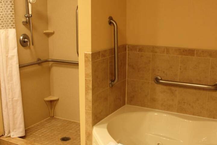 Private spa tub