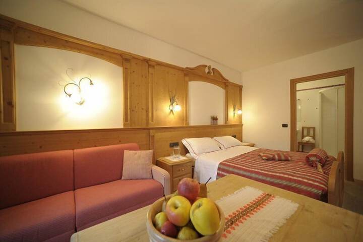 Room 2 of 35