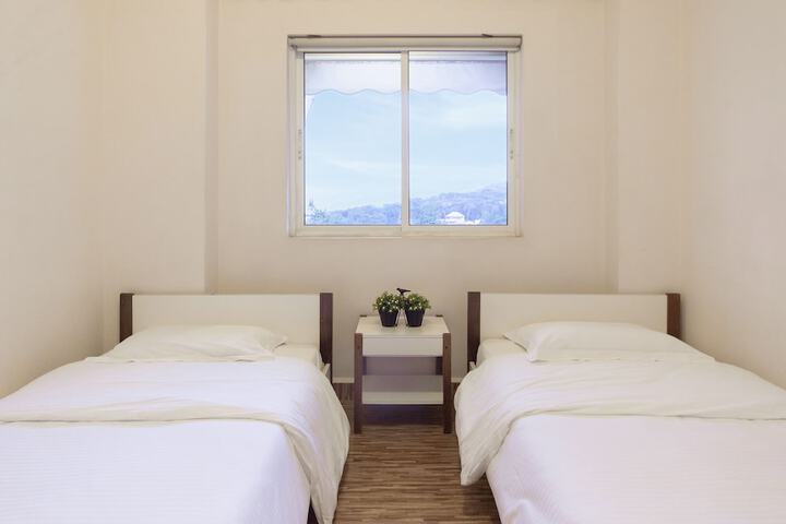 Room 10 of 21