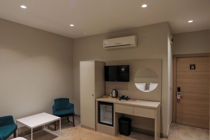 Room 6 of 60