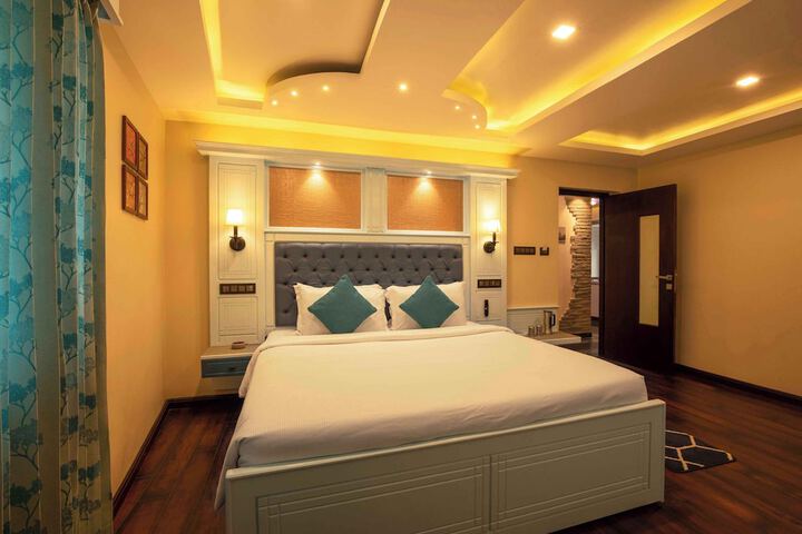 Room 4 of 11