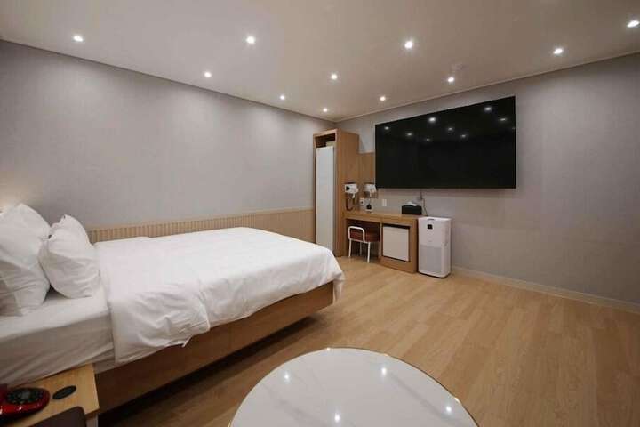 Room 20 of 53