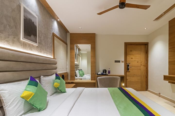Room 21 of 35