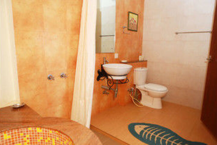 Room 3 of 28