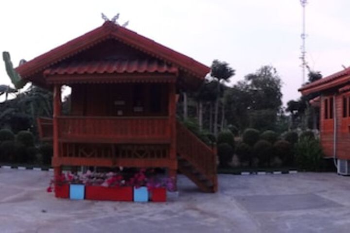 Hotel Exterior 41 of 49