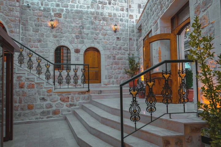 Hotel 2 of 70