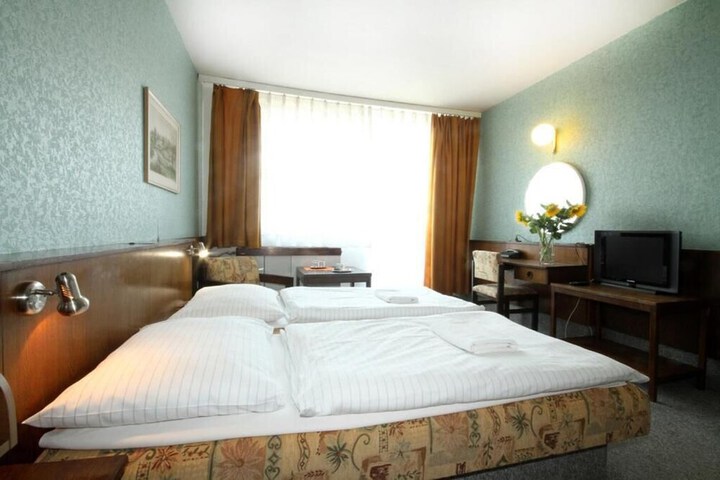 Room 13 of 52